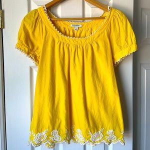 A beautiful feminine Banana Republic summer blouse.